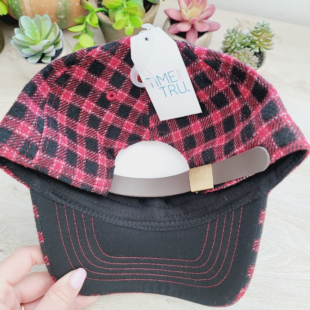 💕 NWT Time and Tru Red Black Mini Check Cap - Picture 14 of 15